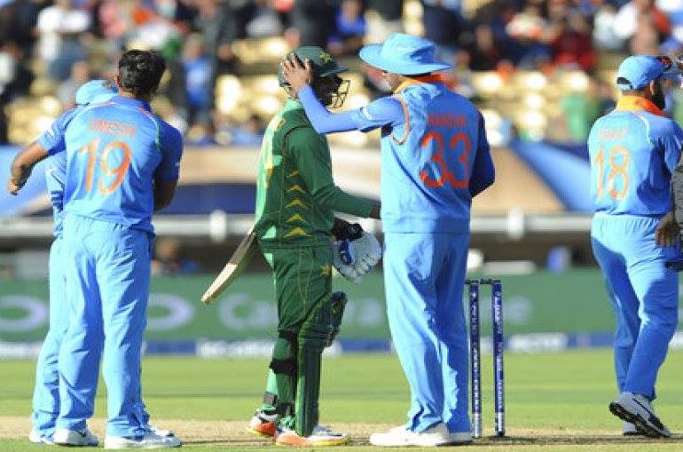 चैम्पियंस ट्राफी : \'बारों\' में बड़ी छूट, टीम इंडिया की जर्सी वालों को मिलेगी \'मुफ्त\' में ड्रिंक्स