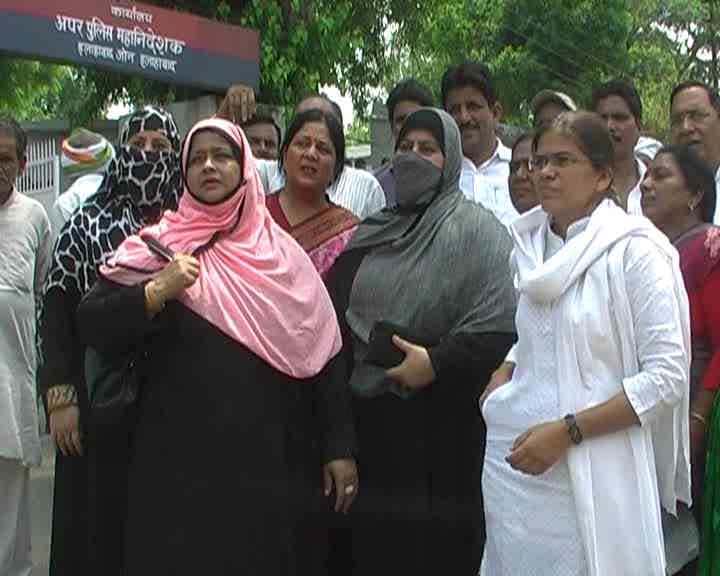 Mafia Atiq Family Allegation On Yogi Government 'माफिया डॉन' अतीक अहमद के परिवार ने लगाया उत्पीड़न का आरोप, पत्नी ने दी धरने की धमकी