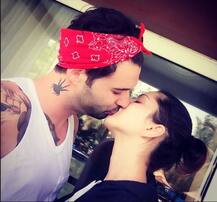 हसबैंड के साथ सनी लियोनी ने शेयर की लिपलॉक की तस्वीर, सोशल मीडिया पर मची खलबली!