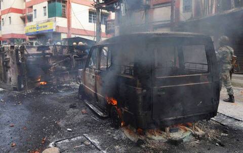 दार्जिलिंग: नहीं थम रहा संग्राम, 4 की मौत, GJM ने ममता सरकार से बातचीत की मांग ठुकराई दार्जिलिंग: नहीं थम रहा संग्राम, 4 की मौत, GJM ने ममता सरकार से बातचीत की मांग ठुकराई
