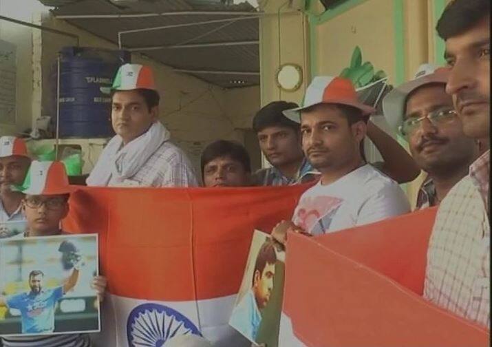 आपको बता दें कि आईसीसी चैंपियंस ट्रॉफी में ये पहली बार होगा, जब फाइनल में भारत और पाकिस्तान की टीमें भिड़ेंगी. वहीं किसी आईसीसी टूर्नामेंट के फ़ाइनल में भारत और पाकिस्तान दूसरी बार आमने-सामने होंगे.