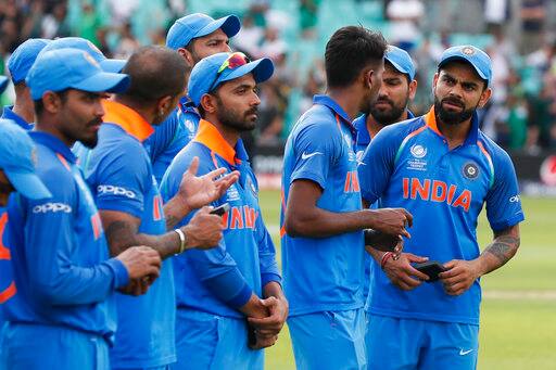 भारतीय कप्तान विराट कोहली ने पाकिस्तान के जुनून और जज्बे को सलाम करते हुए स्वीकार किया कि उनकी टीम ने आईसीसी चैंपियन्स ट्रॉफी फाइनल में छोटी-छोटी गलतियां की जो कि आखिर में उन्हें भारी पड़ी.