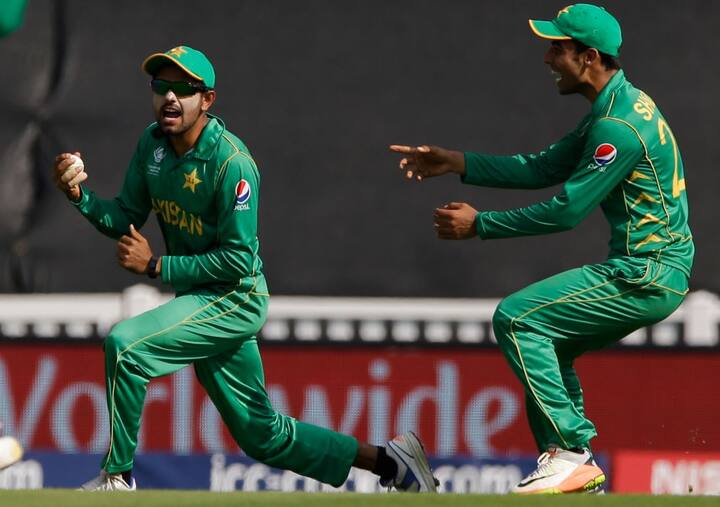 इससे पहले मैच के दौरान उन्होंने पाकिस्तानी तेज़ गेंदबाज़ मोहम्मद आमिर की तारीफ करते हुए कहा था कि आमिर ने उन्हें खुद के दिनों की याद दिला दी. 