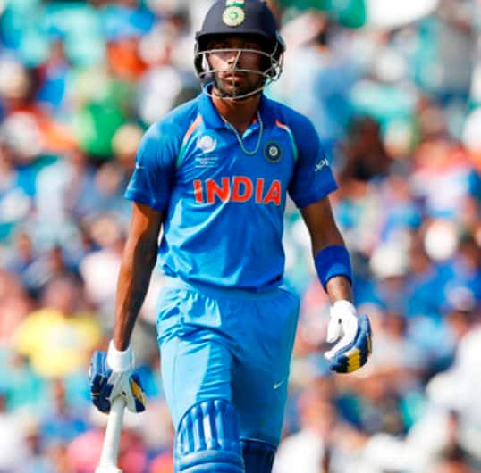 हार्दिक पांड्या भले ही शतक से चूक गए... भारत को एक सम्मानजनक पारी तक पहुंचाने से चूक गए... लेकिन क्रिकेट प्रेमियों का दिल जीत लिया.