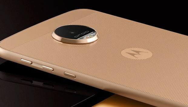 Moto Z: मोटो Z 29,999 रुपये में डिस्काउंट के साथ उपलब्ध है. इसके अलावा इस पर भी आपको 13,060 रुपये का एक्सचेंज ऑफर मिल रहा है.