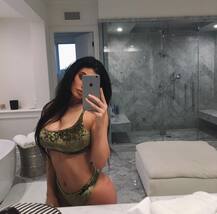 काइली जेनर की ये तस्वीरें कर रही बोल्डनेस की हदें पार 