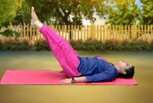 अंतर्राष्ट्रीय योग दिवस 2017: सिक्स पैक ऐब्स बनाने के लिए करें ये योग क्रियाएं!