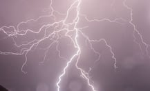 पश्चिम बंगाल: भारी बारिश और बिजली गिरने से 9 लोगों की मौत