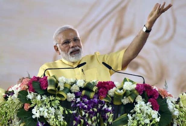 No Bouquet For Pm Modi During His Tours Within India ‘फूल के गुलदस्ते’ की जगह अब किताब या खादी के रुमाल से होगा पीएम मोदी का स्वागत