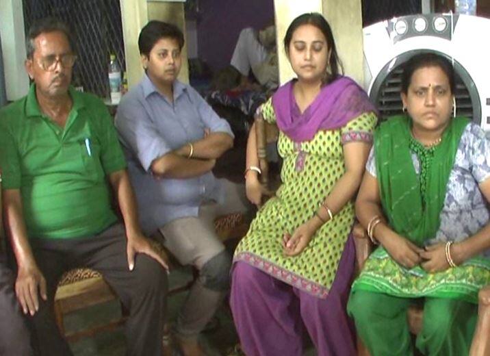 माँ सुधा और दोनों बड़ी बहनें उसकी सहेलियों की तरह थीं, उनसे वह कोई बात नहीं छिपाती थी. परिवार के लोगों की वह इतनी चहेती थी, कि लोग उसे अंजली के बजाय 'लवी' नाम से पुकारते थे. परिवार के लोगों से वह दिन में कई बार देर तक बात करती थी. डर-डरकर जीने और खुदकुशी करने वालों को वह कायर बताती थी और लोगों को हर सूरत में मुस्कुराते रहने देने की नसीहत देती थी. यही वजह है कि परिवार में किसी को भी यकीन नहीं हो रहा कि अंजली ने खुदकुशी कर ली. 