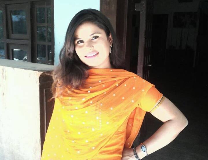 वैसे फ़िल्मी दुनिया में इससे पहले दिव्या भारती और प्रत्यूषा बनर्जी की मौत के रहस्य से भी अभी तक पर्दा नहीं उठ सका है. अंजली का शव आज रात इलाहाबाद पहुंचेगा और कल दिन में संगम के नजदीक दारागंज घाट पर उसका अन्तिम संस्कार होगा.