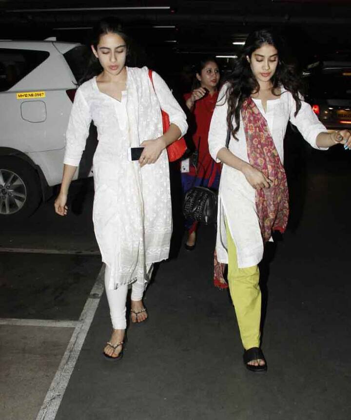 ऐसी मीडिया रिपोर्ट्स हैं कि जाह्नवी कपूर मराठी फिल्म सैरत के रिमेक से डेब्यू करने वाली हैं जिसमें उनके अपोजिट इशान खट्टर होंगे. (Photo: Manav Mangalani) (Photo: Manav Mangalani)