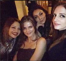 जिस पार्टी की वजह से सुर्खियों में हैं SRK की बेटी सुहाना, वहां अंदर क्या-क्या हुआ, यहां देखें Inside तस्वीरें