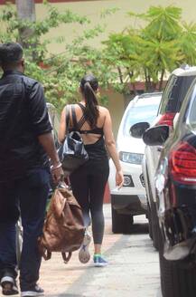 जिम से निकलते वक्त कैमरे में कैद हुए शाहिद-मीरा और करीना!