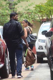 जिम से निकलते वक्त कैमरे में कैद हुए शाहिद-मीरा और करीना!