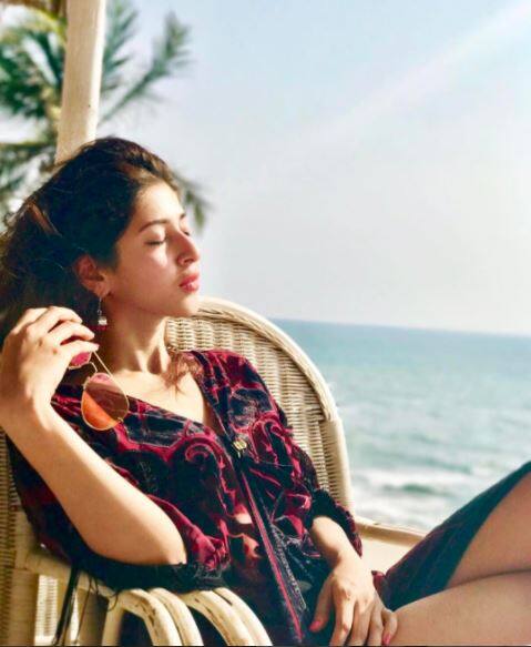 आपको याद दिला दें कि पिछले दिनों सोनारिका छुट्टियां मनाने कहीं बाहर गई हुईं थी और वहां से कुछ तस्वीरें उन्होंने सोशल मीडिया पर पोस्ट की जो काफी वायरल हुई थी.
