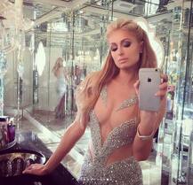 सेल्फी दिवस पर पेरिस ने इंस्टा पर पोस्ट की हदें पार करती तस्वीरें!