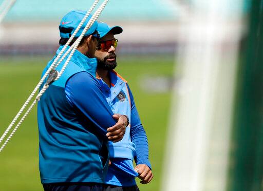 उल्लेखनीय है कि भारतीय टीम वेस्टइंडीज के साथ पांच वन-डे मैचों की सीरीज के लिए यहां है. भारतीय टीम के कप्तान कोहली ने कहा, 