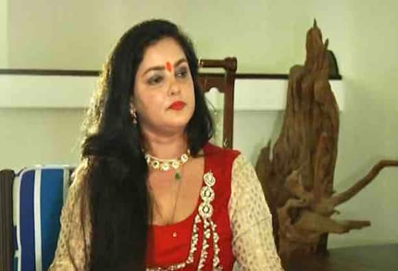 अभिनेत्री ममता कुलकर्णी भगोड़ा घोषित, हो सकती है संपत्ति जब्त! Actress Mamata Kulkarni Declared Fugitive Property May Be Seized अभिनेत्री ममता कुलकर्णी भगोड़ा घोषित, हो सकती है संपत्ति जब्त!