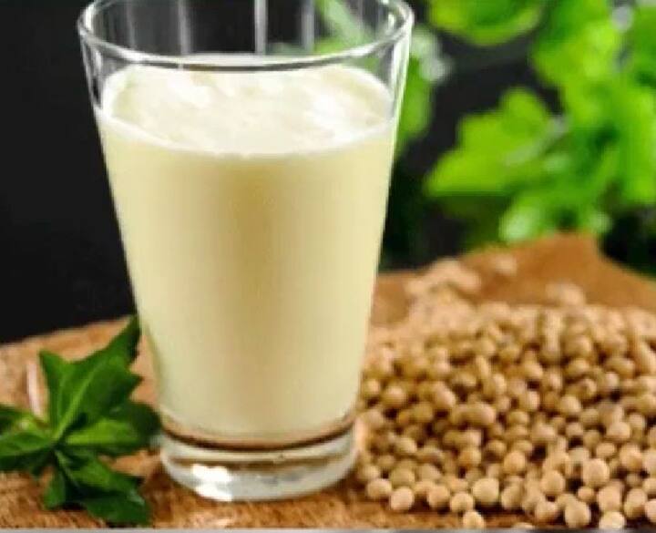सोयाबीन हाजमा खराब कर सकता है. इसलिए सोयाबीन को सोयामिल्क या सोया पनीर के रूप में खाएं.