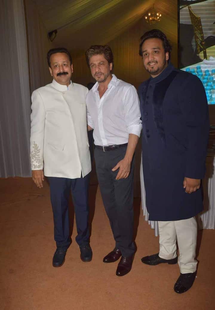 इस साल लेकिन ईद पर सलमान और शाहरूख की साथ में तस्वीरें देखने को नहीं मिली.