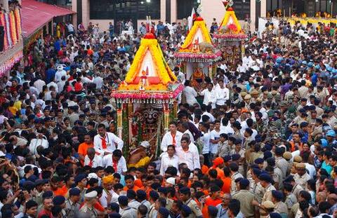 कड़ी सुरक्षा के बीच पुरी में भगवान जगन्नाथ की रथयात्रा हुई पूरी कड़ी सुरक्षा के बीच पुरी में भगवान जगन्नाथ की रथयात्रा हुई पूरी