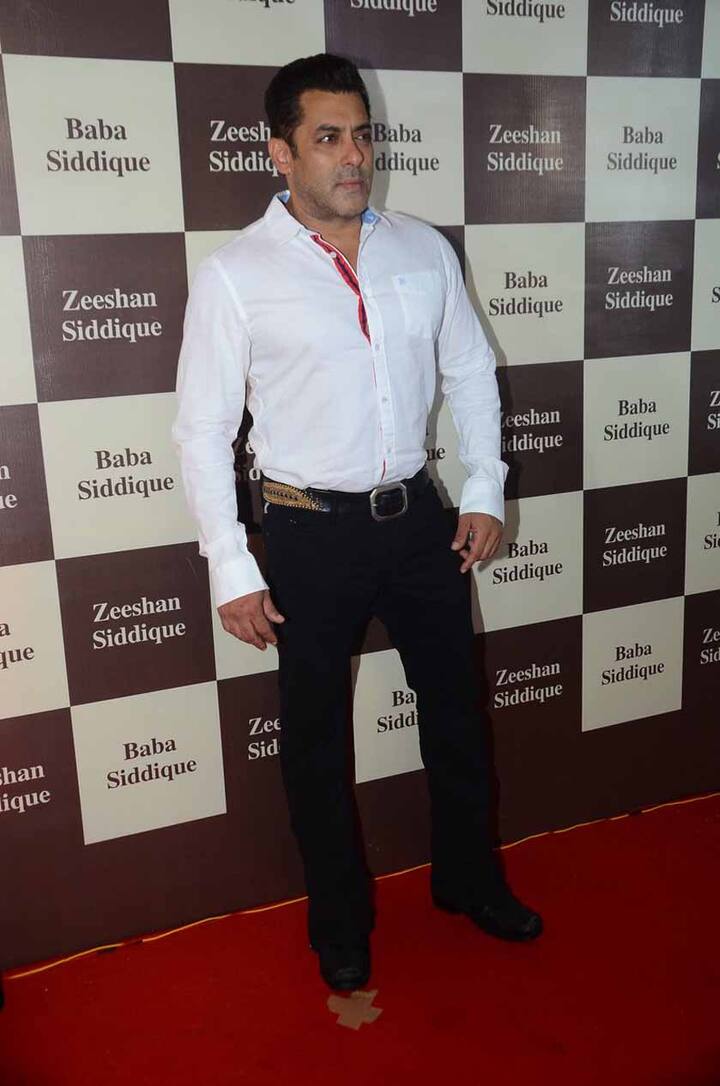 इस पार्टी शाहरूख और सलमान दोनों अलग-अलग समय पर पहुंचे.