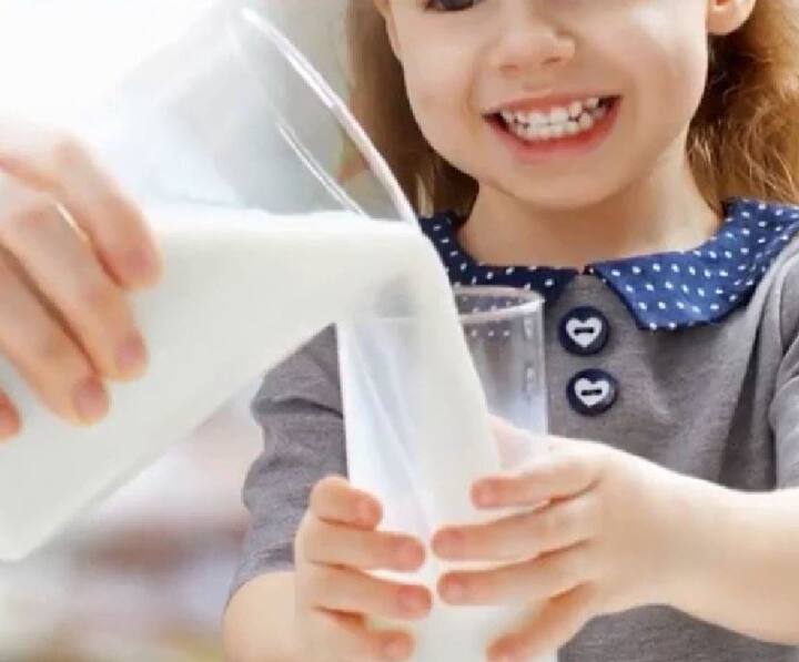 नजरें तेज करने के लिए दूध और अंडा भी अच्छा विकल्प है. 