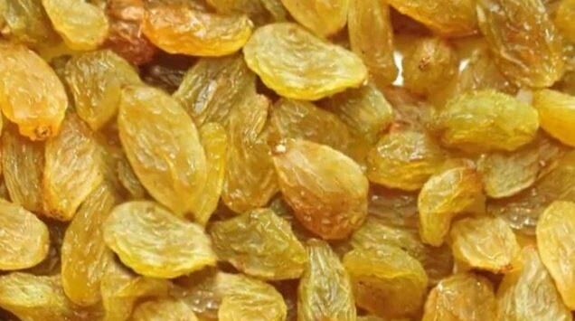 अगर वजन बढ़ाना चाहते हैं तो किशमिश का सेवन करें. 