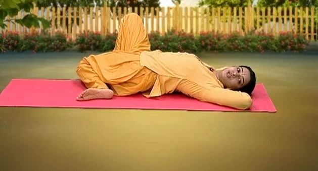 Yoga In 2 Mins Know How To Heal Back Pain By Effective Yoga Posture कमर दर्द की समस्या से छुटकारा दिलाएंगे ये योगा पोज!