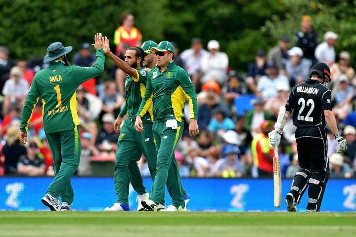 इस पारी के साथ ही डिविलियर्स उन खिलाड़ियों की लिस्ट में सबसे आगे पहुंच गए हैं, जिन्होंने दो सौ या उससे ज्यादा की स्ट्राइक रेट के साथ सबसे ज्यादा बार 30 रनों की पारियां खेली हैं.