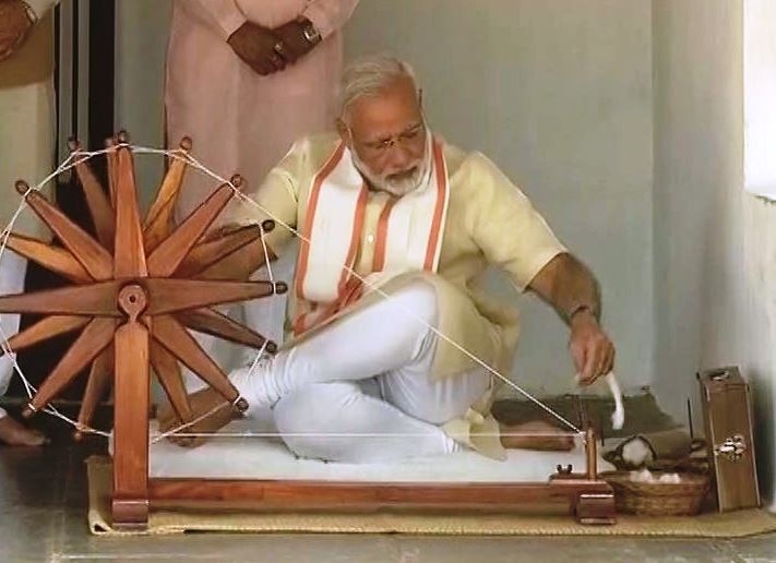 Live Pm Narendra Modi In Gujarat News And Updates मिशन गुजरात पर PM मोदी, साबरमती आश्रम में चरखे से सूत काता, रोड शो भी करेंगे