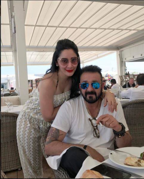 मान्यता इन दिनों Monaco में हैं और उनके साथ संजय दत्त भी हैं.