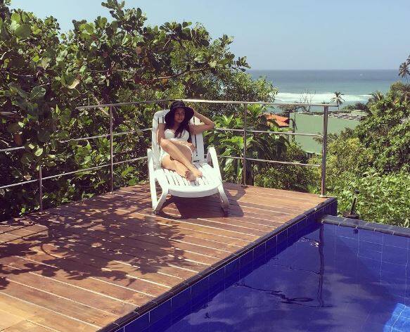   पूल के किनारे टू पिस बिकनी का उनका ये हॉट अंदाज मधुरा की बोल्डनेस की कहानी बयान कर रहा है. टीवी सीरियल में सिंपल किरदार निभाने वाली इस एक्ट्रेस की ऐसी अदाएं पहले कभी नहीं दिखी थी.