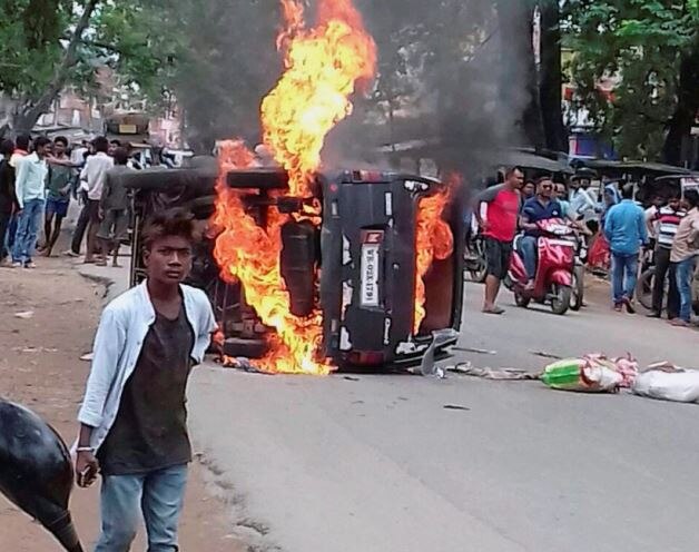 Men Was Killed In Jharkhand For Allegedly Carrying Beef And His Van Was Set On Fire झारखंड: रामगढ़ में गोमांस के शक में हत्या के बाद तनाव, रात में कई गाड़ियों पर पत्थरबाजी