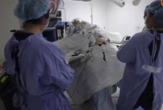 इस सर्जरी के जरिए पेट इसीलिए छोटा किया जाता है ताकि मरीज का पेट जल्दी भर जाए. वो कम खाए और उसका वजन ना बढ़े.