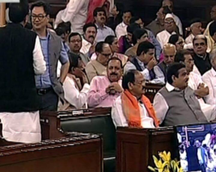 सेंट्रल हॉल में मौजूद नेता और मंत्री. 