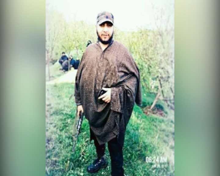 J&K: अनंतनाग में घर में छिपा बैठा लश्कर कमांडर बशील लश्करी मारा गया, दो नागरिकों की भी मौत Jk Encounter Underway In Jks Anantnag District One Civilian Killed J&K: अनंतनाग में घर में छिपा बैठा लश्कर कमांडर बशील लश्करी मारा गया, दो नागरिकों की भी मौत