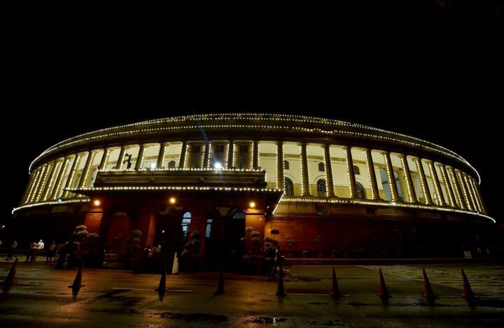 संसद भवन के अंदर का नज़ारा (फोटे-PTI)