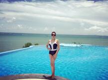 पूल के किनारे ब्लैक स्विमसूट में नजर आईं नितिभा कौल, सोशल मीडिया पर शेयर कीं तस्वीरें