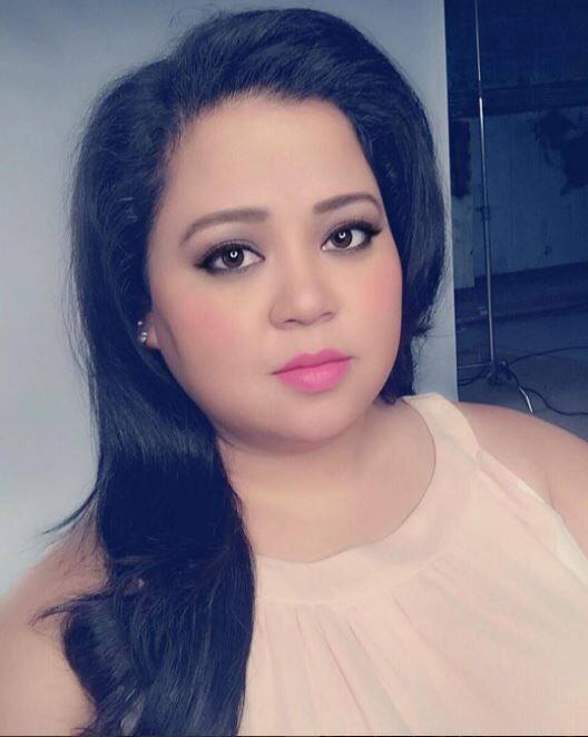   भारती ने कहा कि उन्हें पूरा भरोसा है कि दर्शक उन्हें कपिल के साथ मनोरंजन करते देखना पसंद करेंगे. शो में वह बबली नाम की पंजाबी महिला के रूप में नजर आएंगी.  इस एपिसोड का प्रसारण आज यानि रविवार को होने वाला है. 