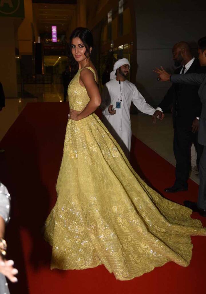 Tony Ward के येलो गाउन में कैटरीना बहुत खूबसूरत लग रही थीं.