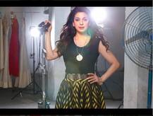 जब लंदन की सड़कों पर घूमने के दौरान जूही चावला से टकरा गईं सोनम कपूर