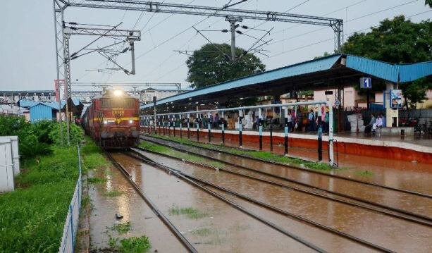 Government Considering Proposal For Mughalsarai Name Change उत्तर प्रदेश के इस रेलवे स्टेशन का नाम बदल सकती है मोदी सरकार
