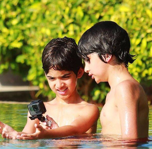 वहीं रितिक तस्वीरों को पोस्ट करने से कतराते दिखे.