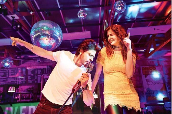 Watch Shah Rukh Khan And Anushka Sharma Starrer Jab Harry Met Sejal Song Beech Beech Mein VIDEO SONG: 'बीच बीच में' डिस्को डांस करते नज़र आए शाहरूख और अनुष्का, देखें