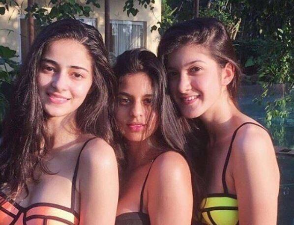 आपकी जानकारी के लिए यह भी बता दें कि अनन्या सुपरस्टार शाहरुख खान की बेटी सुहाना की क्लोज फ्रेंड हैं. दोनों की तस्वीरें सोशल मीडिया पर काफी पसंद की जाती हैं.