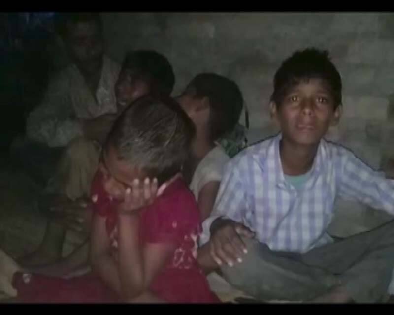 शाहजहांपुर: प्रशासन ने नहीं की मदद तो भीख मांगकर बच्चों ने जुटाए कफन के पैसे