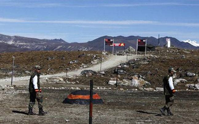 India China Standoff On Dokalam Movement On Border Increased डोकलाम विवाद: भारत-चीन की सीमा से सटे पोस्टों पर फौज की तैनाती बढ़ी