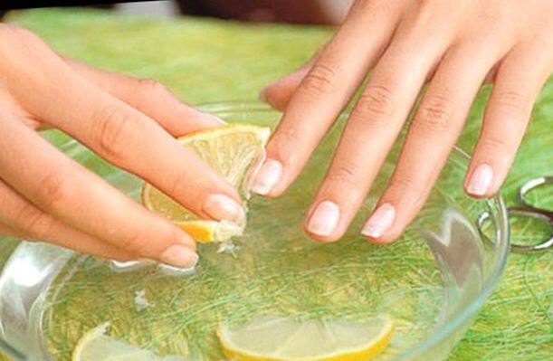 मानसून के दौरान नाखूनों को साफ रखें, ताकि किसी प्रकार की बीमारी या इंफेक्शन नहीं हो. सावधानी के साथ मैनीक्योर और पैडीक्योर कराएं.